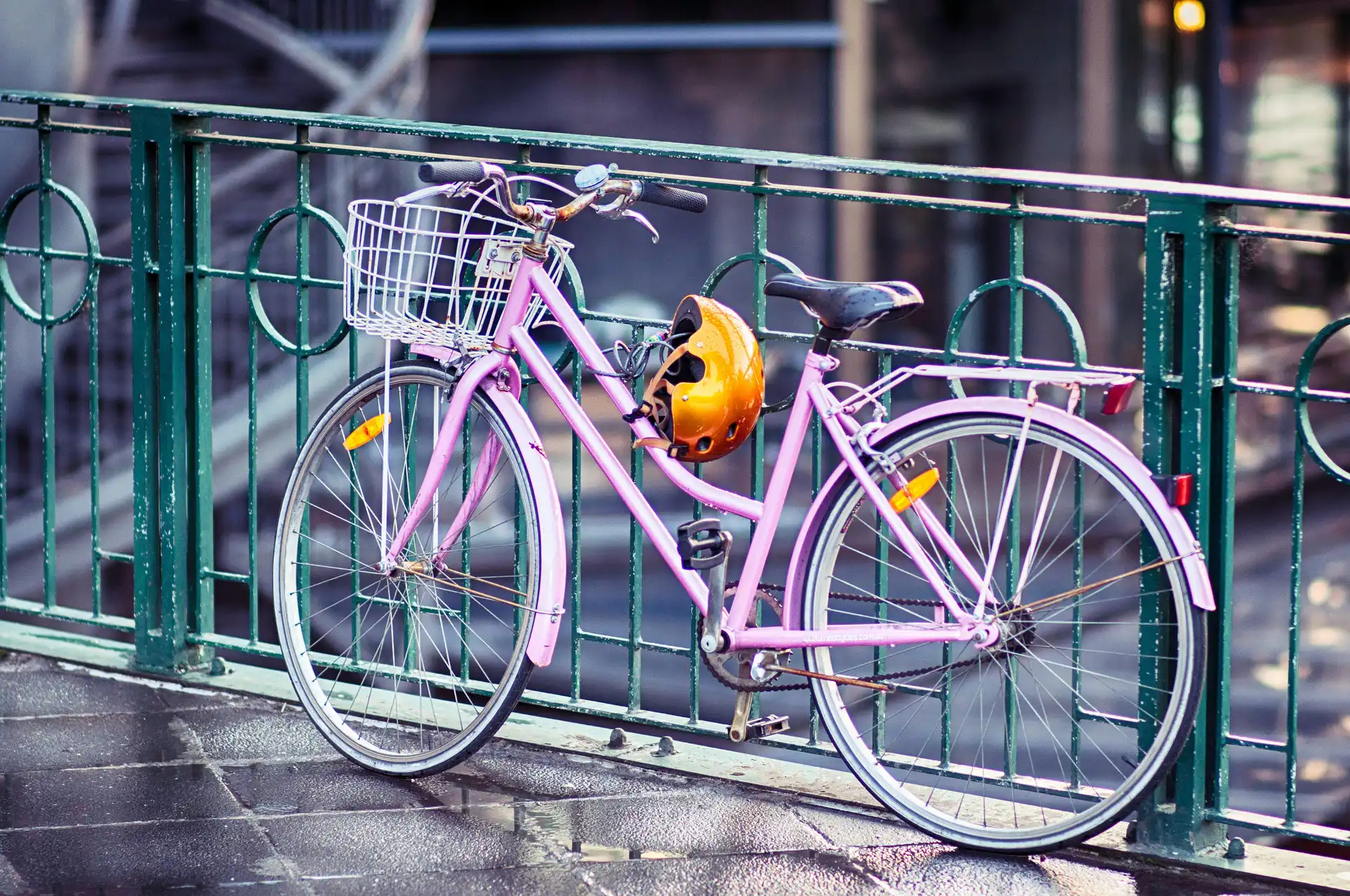 自転車事故のリスクとヘルメットの重要性：安全なライディングのために